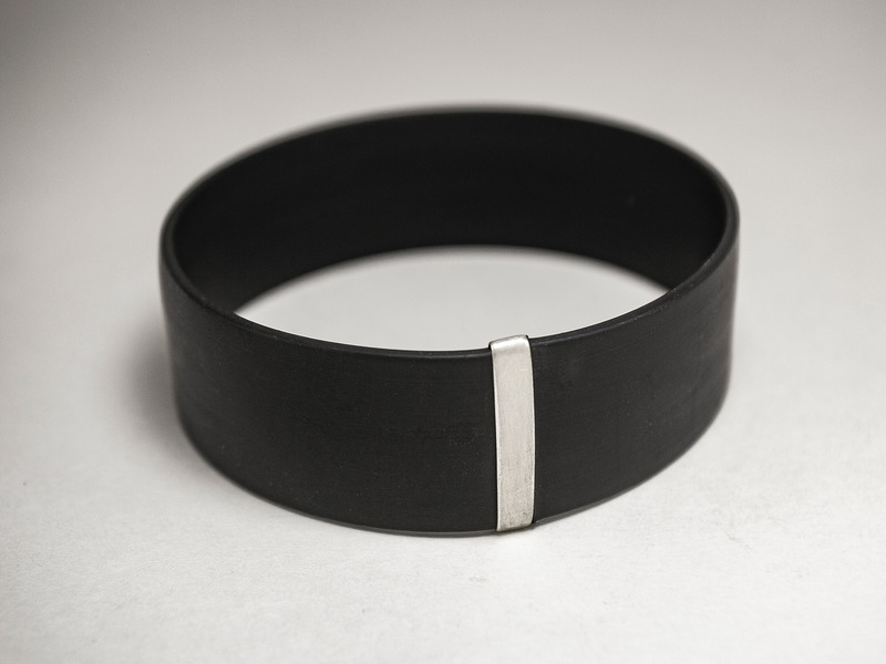 Modern Bracelet made of silver and caoutchouc Halona
